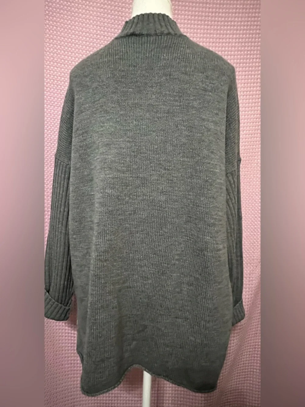 Tory Burch Heather Gray V-Neck Ribbed Sleeve Sweater